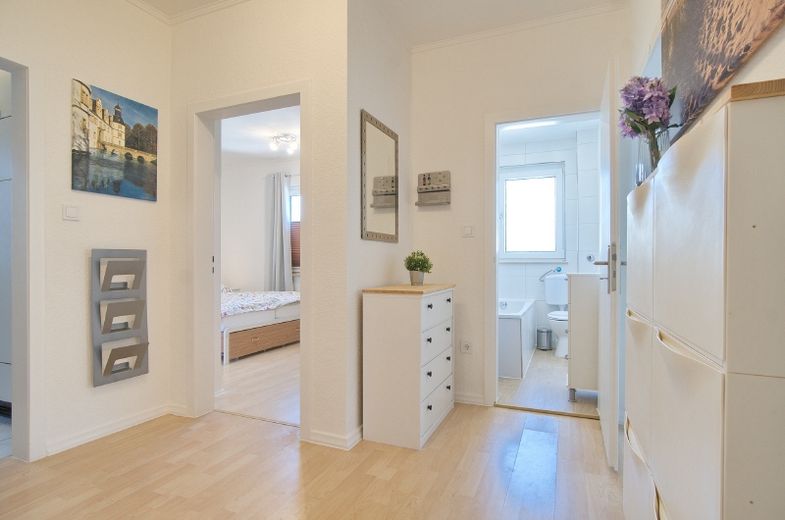 Helle, gut geschnittene und komplett möblierte 3-Zimmer-Wohnung in Rüttenscheid Nähe Girardethaus – 48142df6c9c08d416ee6411011659a61a19cf851.jpg
