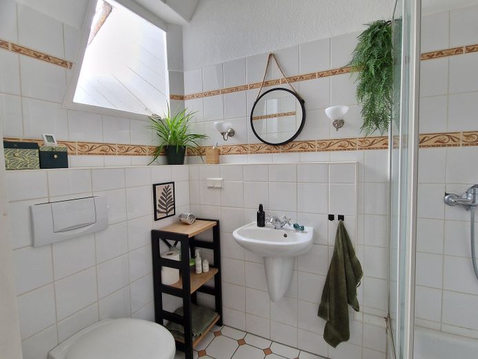 Wohnung mit Fernsicht – Duschbad