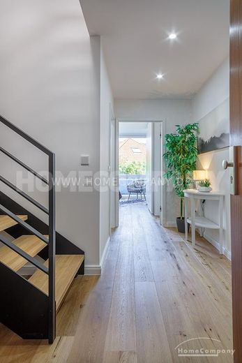 Wunderschöne, voll möblierte 2-Zimmer-Wohnung über zwei Ebenen mit herrlicher Dachterrasse in Moosach – 7d0d6341ef46f7ad9ee9a42f3861663ca9aa0d12.jpg