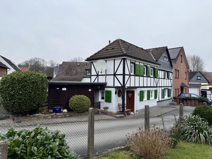Kleines Fachwerkhaus mit großem Garten - provisionsfrei und sofort bezugsbereit – Foto 19