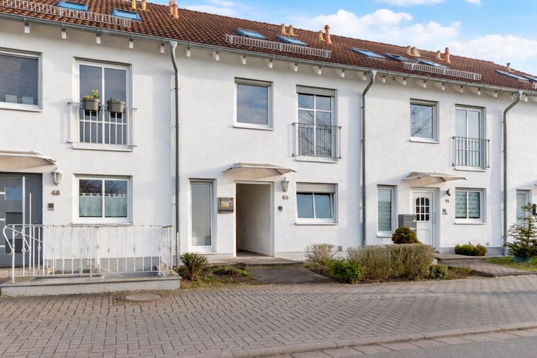 Charmantes Reihenmittelhaus mit viel Platz, Keller und Garten in gefragter Lage von Zwintschöna – Außenaufnahme