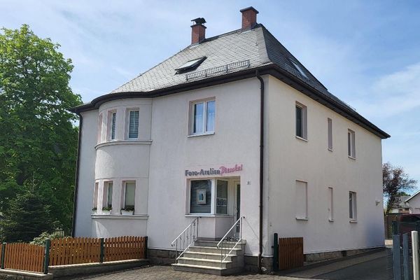 Sehr gepflegtes Wohn-und Geschäftshaus in zentrumsnähe von Treuen