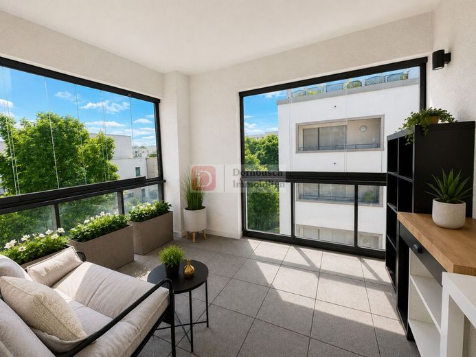 Top!! Großzügige 4-Zimmer-Wohnung mit Wintergarten und Tiefgaragenstellplatz – Wintergarten, Loggia