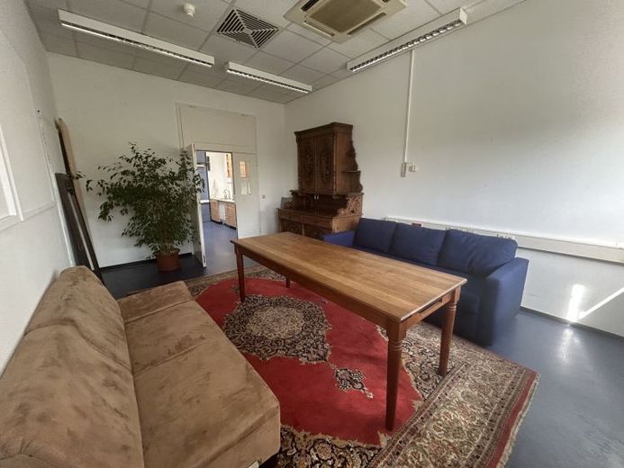 Helles 2-Raum-Büro mit Industriecharme und Stellplatz zu vermieten – Foto 1