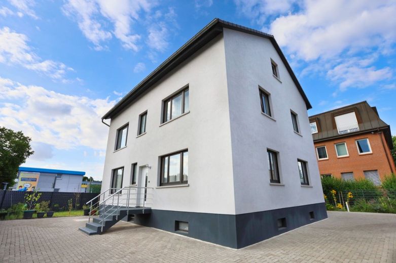 Provisionsfrei: Wohn- und Geschäftshaus Frankfurt-Seckbach mit vielseitiger Nutzung – 1123