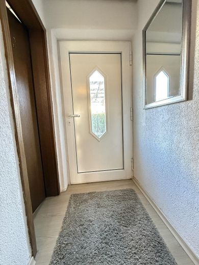 ***Curata casa bifamiliare ai margini del centro abitato di Illerberg*** – Eingang/Windfang