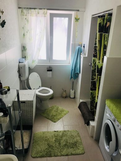 Lichtdurchflutete 3-Zimmerwohnung im Herzen von Brombach – Bad