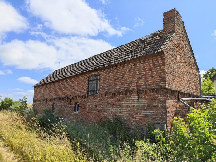 Landhuis met bijgebouwen op een perceel van meer dan 6.000 m² in een droomachtige, afgelegen ligging  - provisievrij – Gästehaus Rückseite