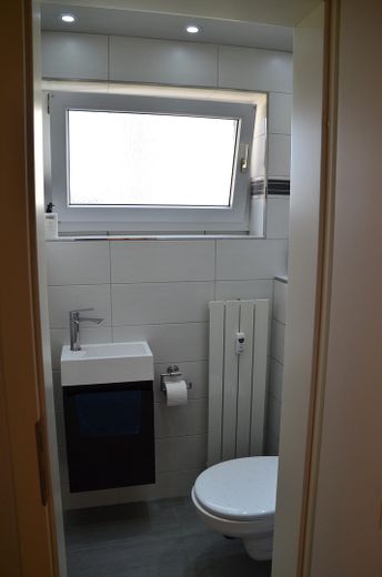 Provisionsfrei: Großzügige 4-Zimmer-Wohnung mit Balkon & Stellplatz in Neu-Ulm-Ludwigsfeld – WC