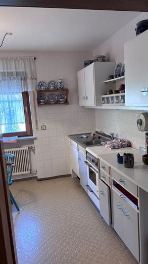 Villa d'architetto in stile Bauhaus con vista sulla valle del Main – Küche Einliegerwohnung UG