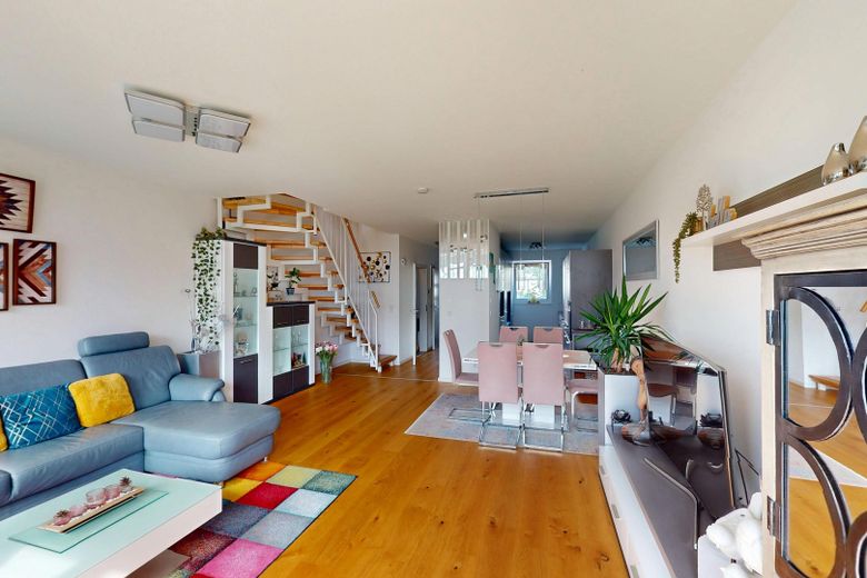 Modernes Reihenmittelhaus mit Garten und Dachterrasse in Berlin-Lichtenrade – Wohnzimmer
