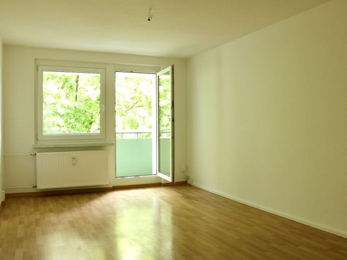 Modernes Wohngefühl: Erstbezug nach Sanierung mit großem Balkon und kostenfreien Stellplätzen – Foto 1
