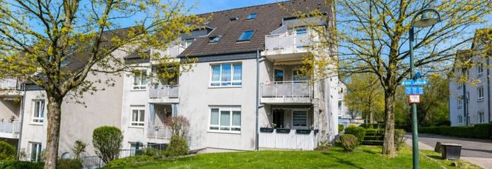 „Kapitalanlage in Solingen: Gepflegtes 6-Familienhaus mit 4 Garagen & gefördertem Wohnraum“