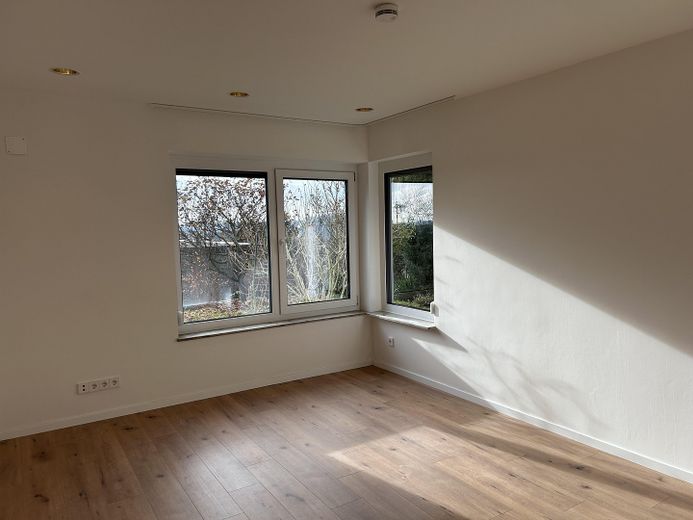 ES-Serach: Wohnung mit Terrasse und Aussicht – Foto 10