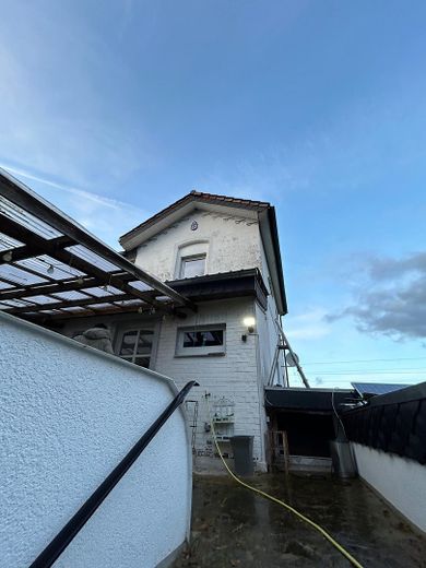 Casa adosada con anexo que necesita reformas – Foto 1
