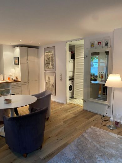 Hübsches, möbliertes Apartment in BH-Schlewecke mit Dampfbad – Blick vom WoZi Übergang SchlZ.