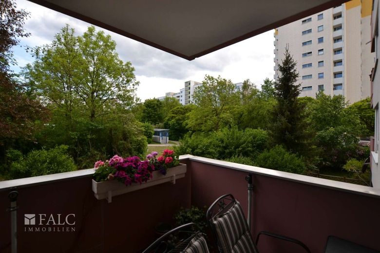 Langjährig vermietete 3-Zimmer-Wohnung mit Balkon und Stellplatz - Kapitalanlage mit Perspektive – Balkon