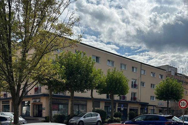 Inwestycja przy Rathausplatz: Duży budynek mieszkalno-usługowy w najlepszej lokalizacji — BEZ PROWIZJI