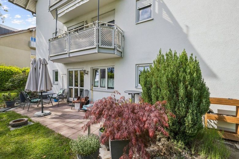 EG-Wohnung mit 134 m² großem Süd-Westgarten und direkt zugänglichem beheiztem Hobbyraum (21 m²) – Terrasse