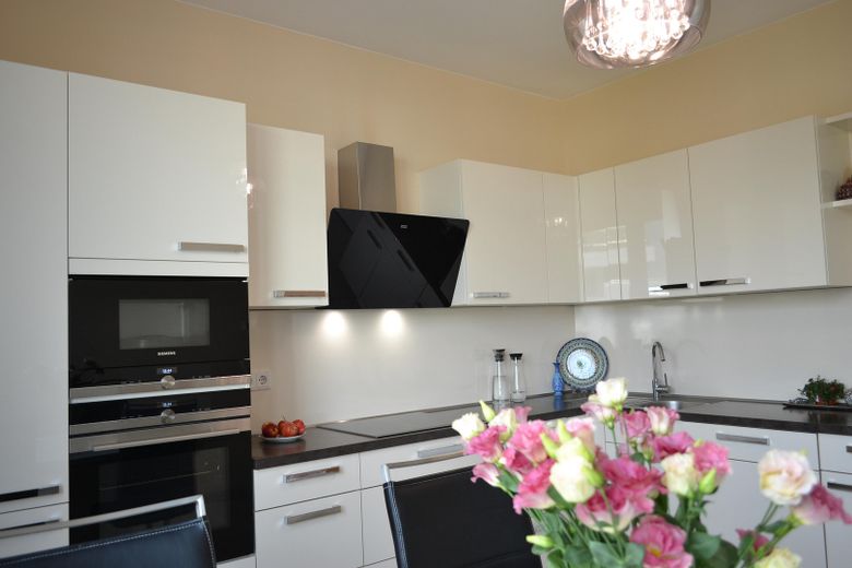 Beautiful 3-room apartment with a park view and plenty of sunlight in Riedberg, Frankfurt am Main – Küche