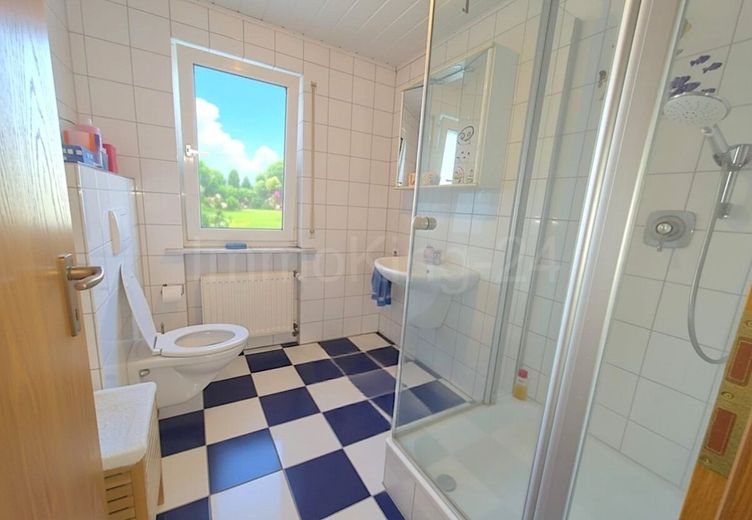 ++ HOCHWERTIGES EIN - ZWEIFAMILIENHAUS MIT ELW ++ VIEL PLATZ IN GUTER LAGE!! ++ – BADEZIMMER 2