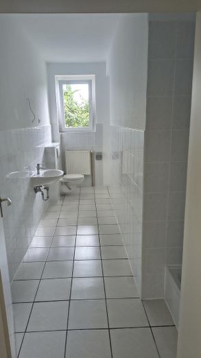 Große, bezugsfertige Wohnung - 6,5 Zimmer + 3 Stellplätze – Foto 18