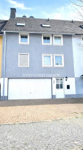 *Liebenswertes Reihenmittelhaus in Helmbrechts - Ihr neues Zuhause mit Weitblick* – Front