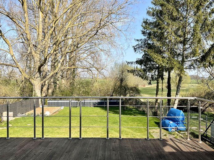 Schönes, solide saniertes und bezugsfertiges Haus auf Rügen mit Photovoltaik – Blick von Terrasse