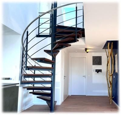 Toekomstbestendig wonen: moderne KfW-55-maisonette (A+) met groot dakterras & 2 parkeerplaatsen – Treppe