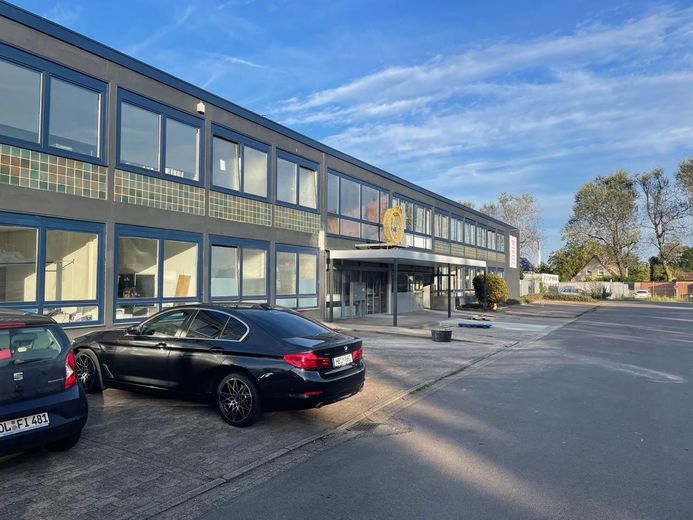 Provisionsfrei: ca 2.000 m² Freifläche Aussenlager / Parkplatz Nähe B6: 2,99 pro QM – Vorderhaus