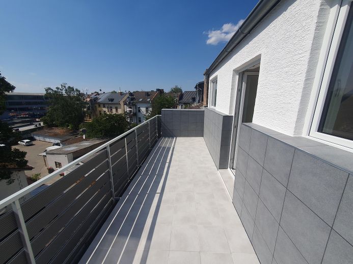 Elegante und große  Wohnung - Dachgeschoss - mit viel Platz – Foto 2