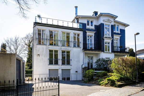 Direkt am Toelleturm, in prominenter Lage: sehr helle, sanierte, 200m² - Altbau - Etage
