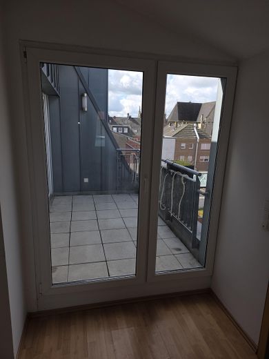 Schöne ruhige  Dachgeschosswohnung im 3. OG in der Fussgängerzone – Balkon