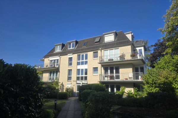Appartement lumineux de 2 pièces à l’étage avec grand balcon et place de parking en sous-sol