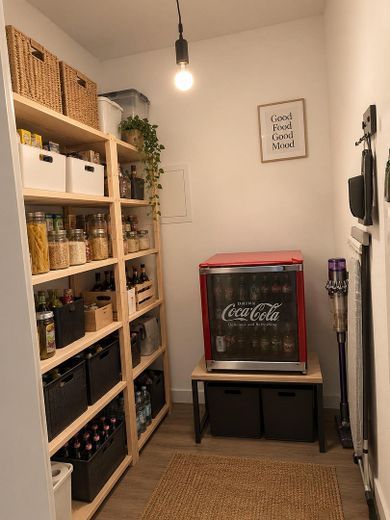 Piso muy moderno y luminoso con balcón y cocina amueblada en Troisdorf, Müllekoven – Abstellraum