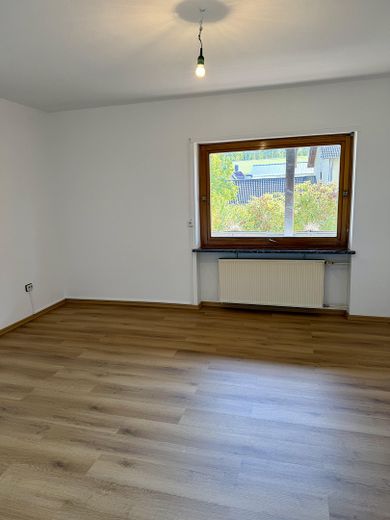 Vivienda en casa unifamiliar renovada con acceso a zonas verdes, garaje y caseta de jardín – Foto 6