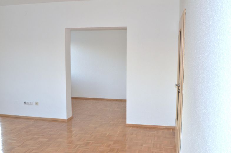 ****TOP 3,5-4 Zimmerwohnung, großer Balkon, in Ansbach, ruhige zentrale Lage – vom Wohnzimmer ins Esszimmer