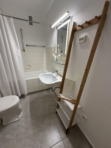 Hochwertig renovierte 2,5-Zimmer-Wohnung mit Panorama-Blick – Stuttgart Mitte – Foto 4