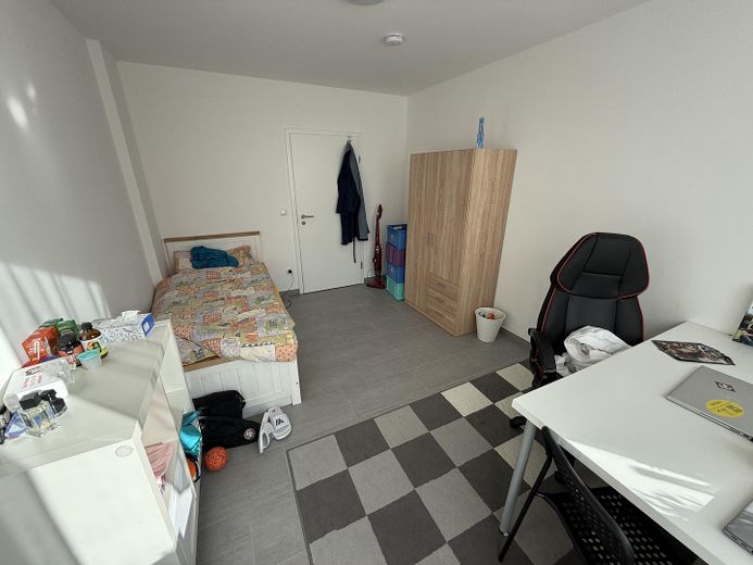 WG-Zimmer in 3er-WG mit Küche, zwei Bädern und Terrasse – Nachbarzimmer (vergleichbar)