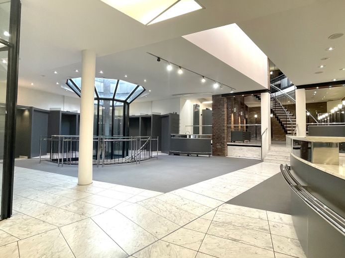Exklusive(s) Ladenlokal / Einzelhandelsfläche / Büro in der Innenstadt von Mönchengladbach-Rheydt – Foto 1