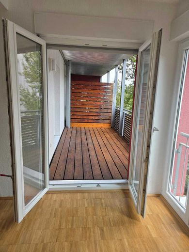 Frisch renovierte 2-Zimmer-Traumwohnung (Effizienzklasse A!), 2 Stellplätze - provisionsfrei! – Balkon - leer