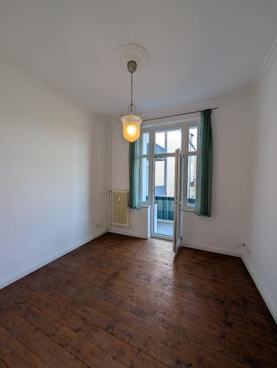 Schlafzimmer mit Balkonzutritt