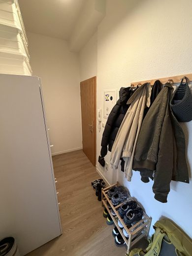 Stijlvol gerenoveerd 1-kamerappartement op een centrale locatie in Johannesvorstadt – Flur