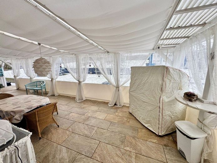 HORN IMMOBILIEN ++ RESERVIERT! Neustrelitz großes tolles Einfamilienhaus mit vielen Extras auf großem Grundstück – überdachte Terrasse