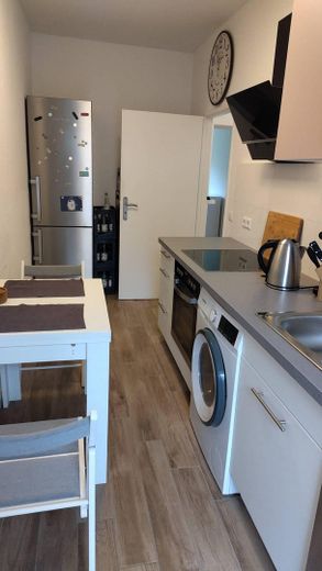 neuwertige EBK mit E-Geräten