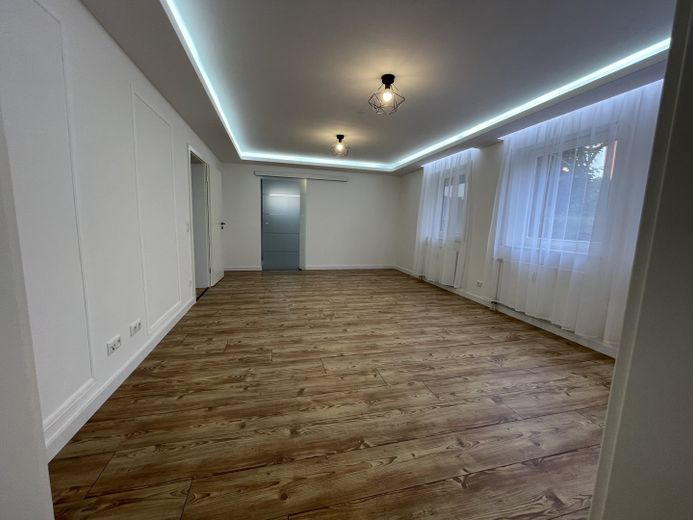 2-room basement apartment in an excellent location directly by Siebentischwald – Wohnzimmer 2