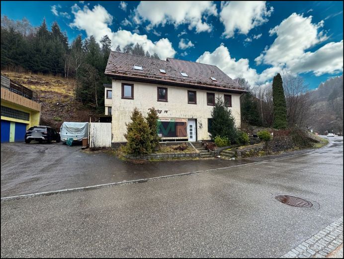 Wohn- und Geschäftshaus an der Schönmünz im Schwarzwald – Frontansicht Haus