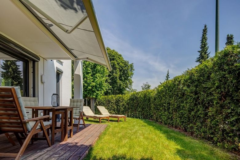 Hochwertige, möblierte Gartenwohnung – Terrasse / Garten