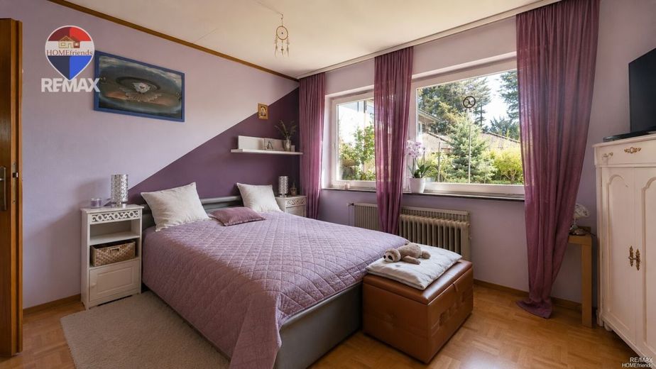 Einfamilienhaus in Berlin-Lichtenrade mit Vollkeller, Garage, 5 Zimmer| 596 m² Grundstück |Kamin &amp; Garten! – Schlafzimmer