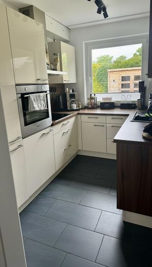 Provisionsfrei - Helles Reihenendhaus mit großer Terrasse, Sauna im Garten und Einzelgarage – Einbauküche